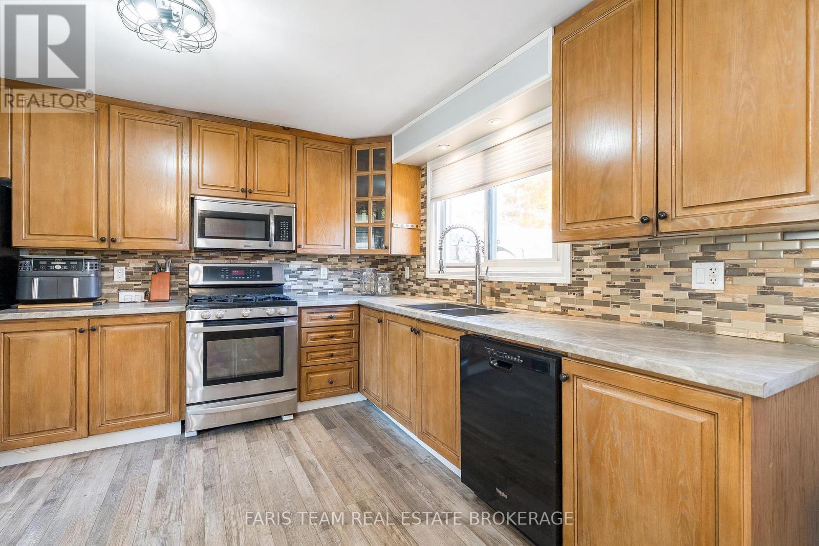 2003 Inglewood Drive, Innisfil, Ontario  L9S 1Z1 - Photo 7 - N12501810