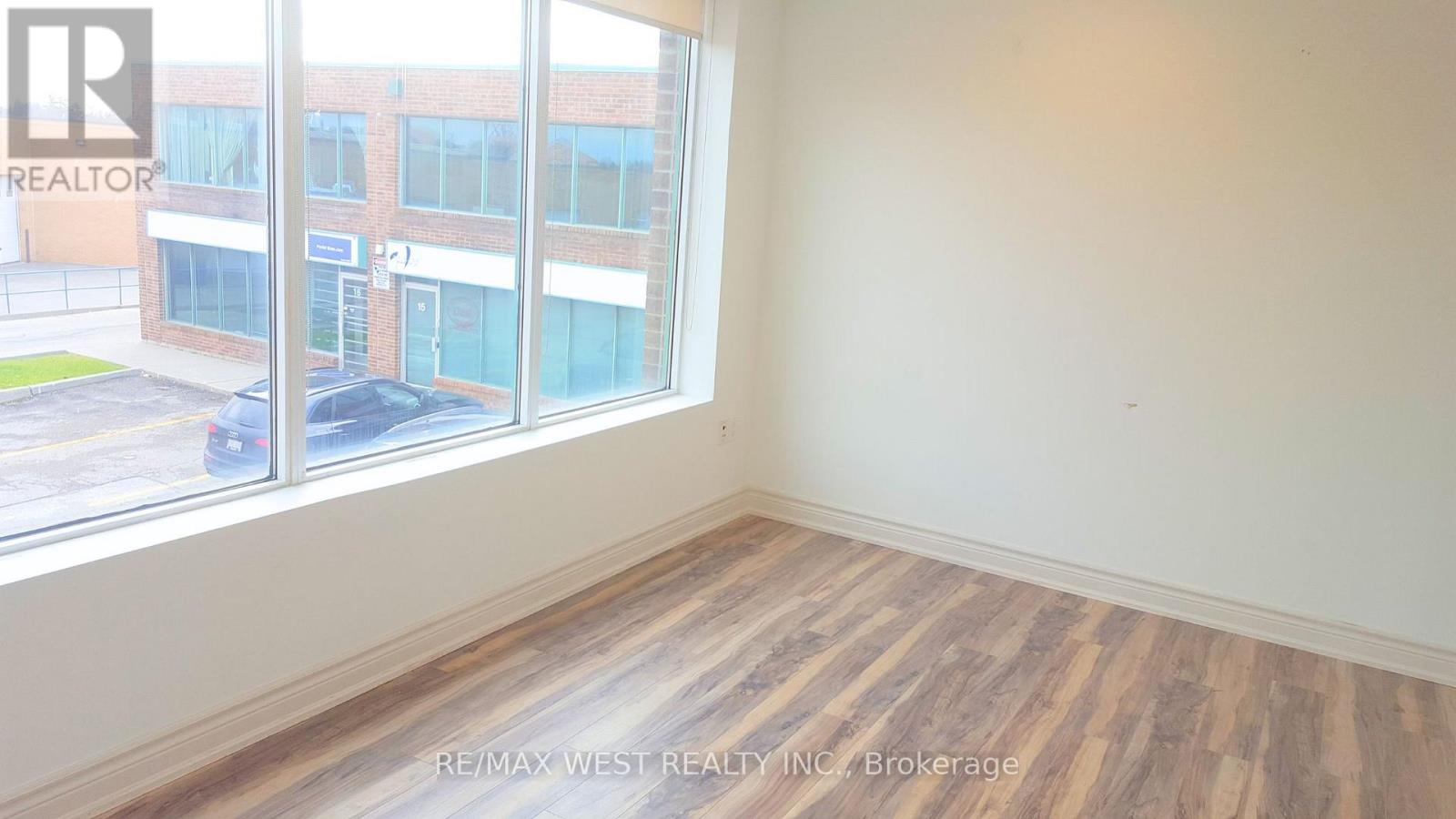 17 - 115 Woodstream Boulevard, Vaughan, Ontario  L4L 8K5 - Photo 2 - N12501824