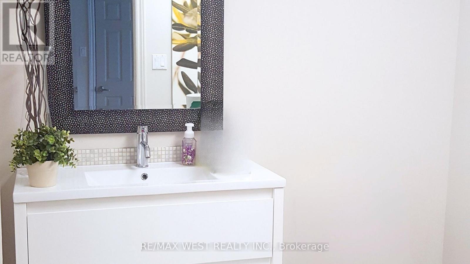 17 - 115 Woodstream Boulevard, Vaughan, Ontario  L4L 8K5 - Photo 9 - N12501824