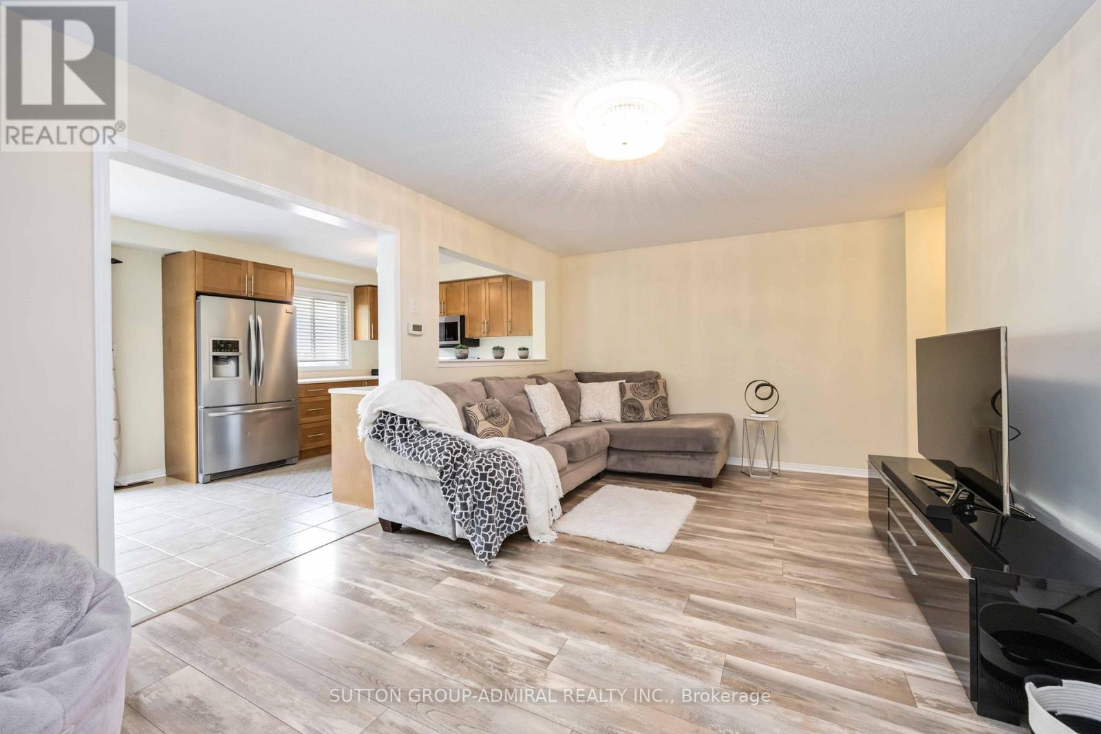 135 Armstrong Crescent, Bradford West Gwillimbury (Bradford), Ontario  L3Z 0L3 - Photo 8 - N12501930