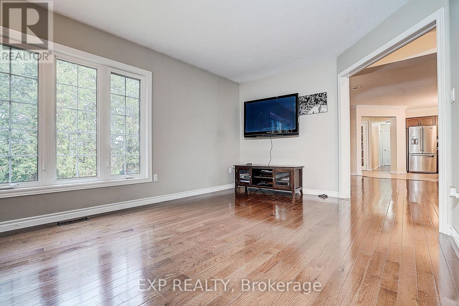 8327 Old Homestead Road, Georgina, Ontario  L0E 1N0 - Photo 18 - N12501948