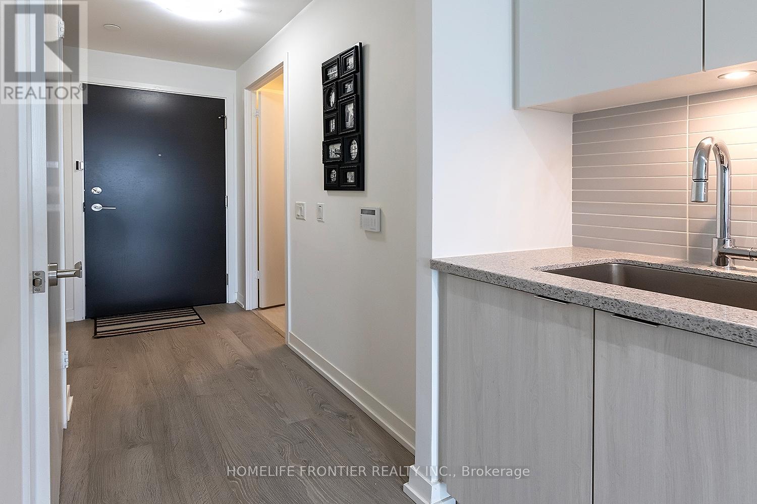 210w - 3 Rosewater Street, Richmond Hill, Ontario  L4K 5T6 - Photo 8 - N12501980