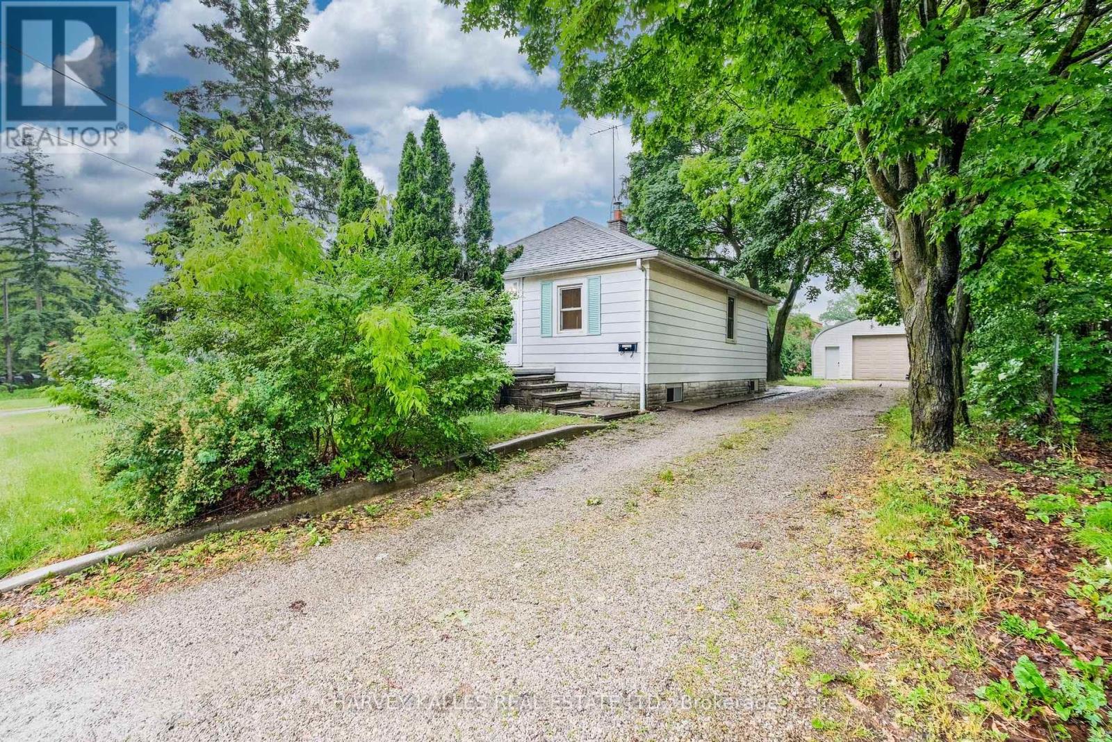 158 Ruggles Avenue, Richmond Hill, Ontario  L4C 1Y4 - Photo 2 - N12502010