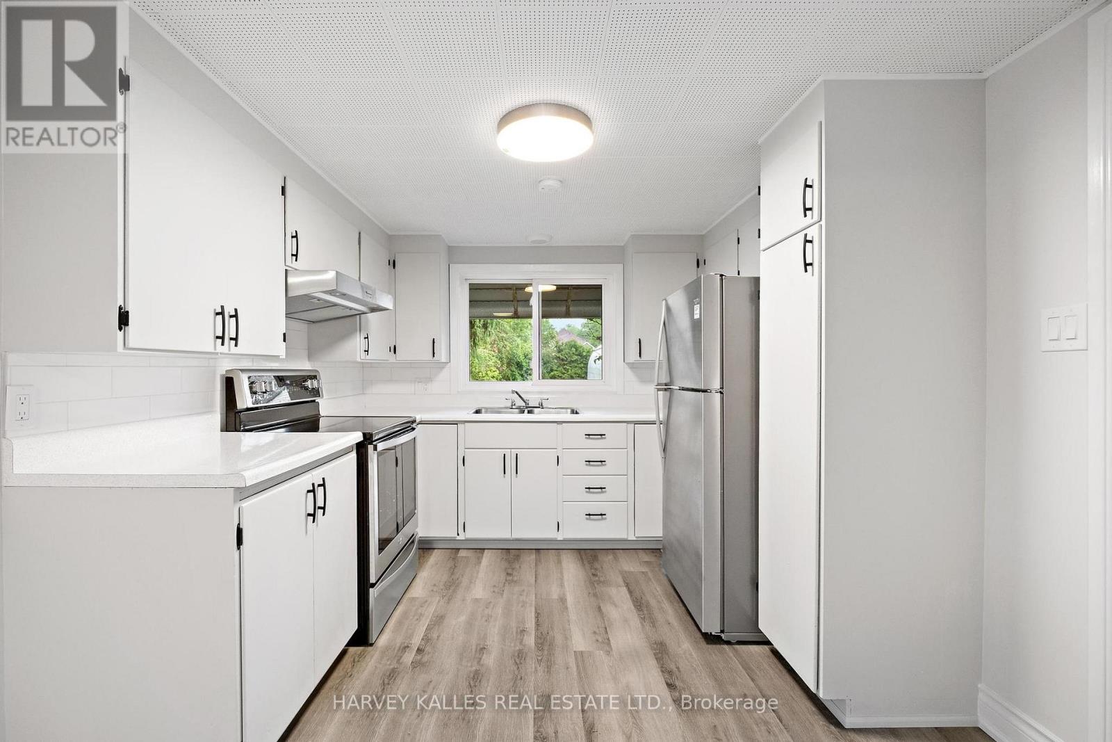 158 Ruggles Avenue, Richmond Hill, Ontario  L4C 1Y4 - Photo 4 - N12502010