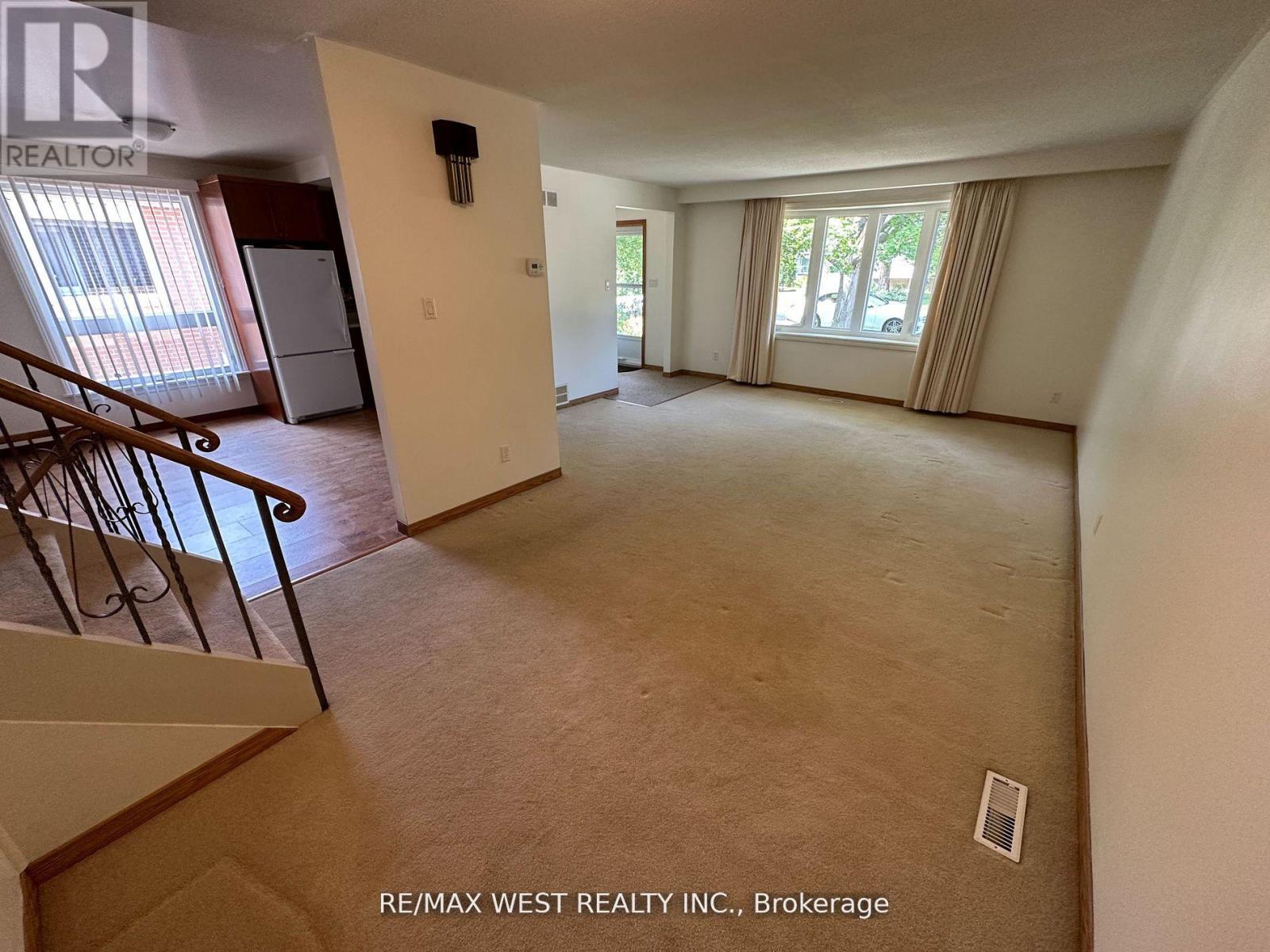 15 Tracey Drive, New Tecumseth, Ontario  L9R 1M2 - Photo 4 - N12502026