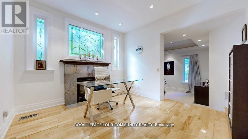 43 Denham Drive, Richmond Hill, Ontario  L4C 6H7 - Photo 16 - N12502032