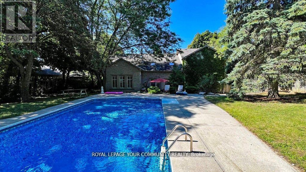 43 Denham Drive, Richmond Hill, Ontario  L4C 6H7 - Photo 2 - N12502032