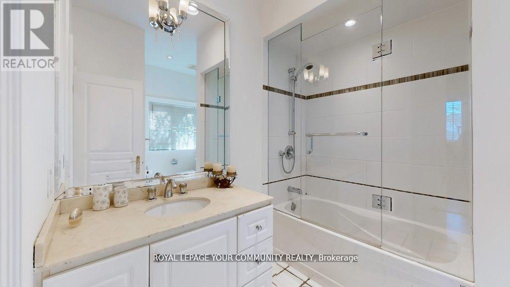 43 Denham Drive, Richmond Hill, Ontario  L4C 6H7 - Photo 28 - N12502032