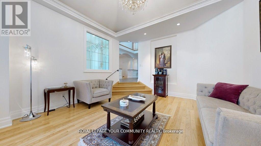 43 Denham Drive, Richmond Hill, Ontario  L4C 6H7 - Photo 7 - N12502032