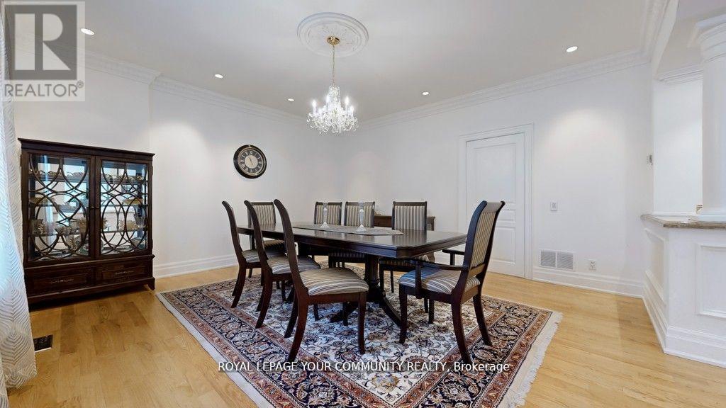 43 Denham Drive, Richmond Hill, Ontario  L4C 6H7 - Photo 8 - N12502032