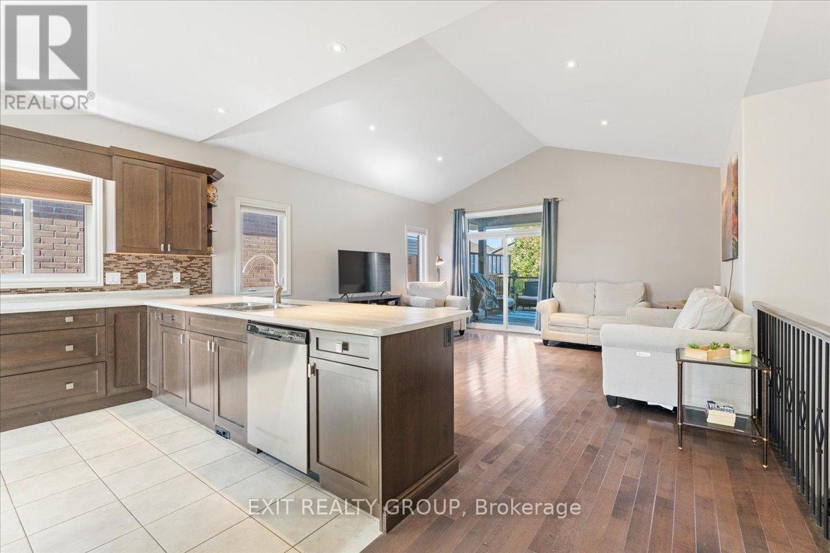 14 Cavendish Drive, Belleville, Ontario K8N 0C2 - Photo 5 - X12502170