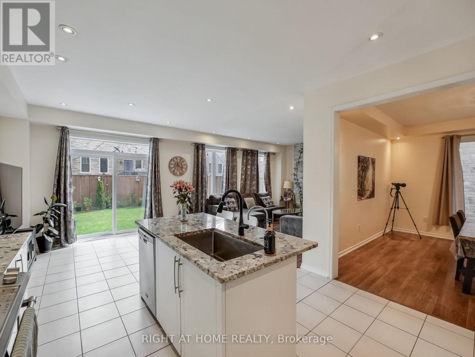 51 Cheevers Road, Brantford, Ontario  N3T 0K3 - Photo 12 - X12467419