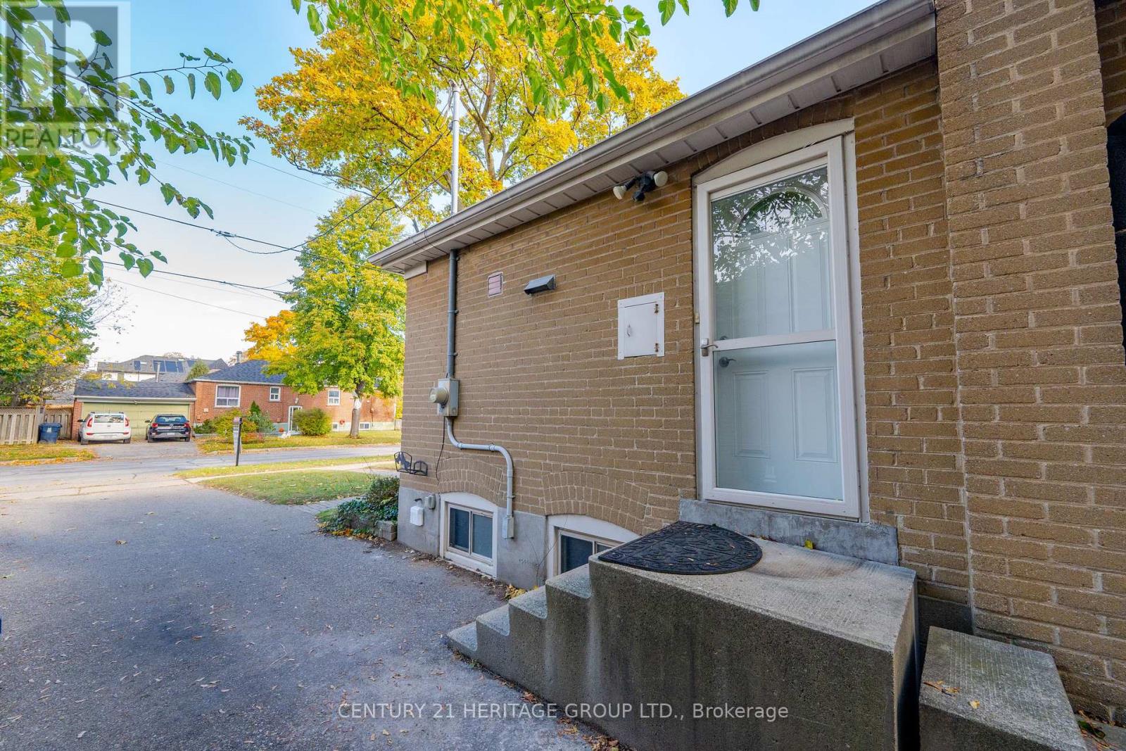 67 Savona Drive, Toronto, Ontario  M8W 4V2 - Photo 35 - W12499068