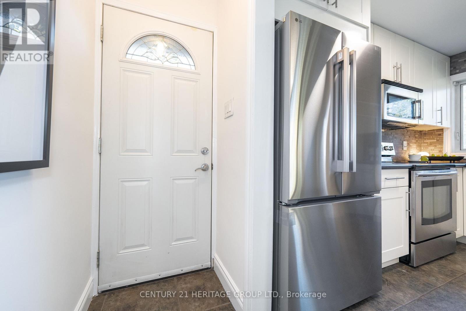 67 Savona Drive, Toronto, Ontario  M8W 4V2 - Photo 21 - W12499068