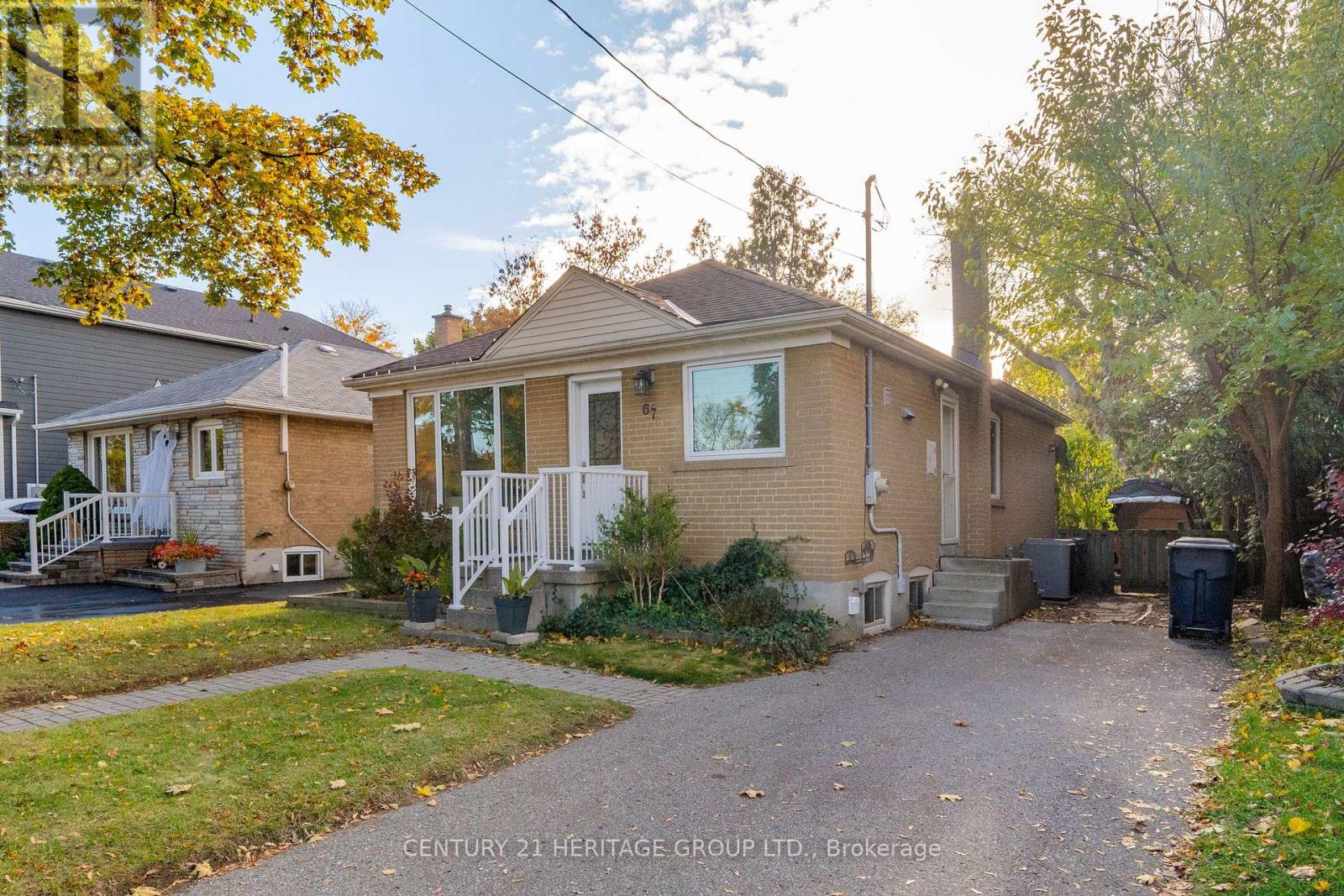 67 Savona Drive, Toronto, Ontario  M8W 4V2 - Photo 3 - W12499068