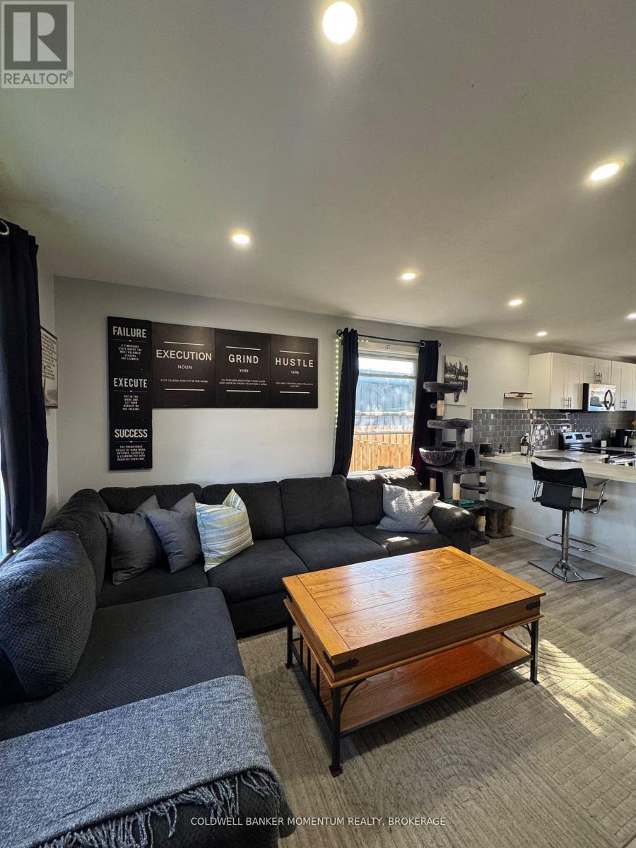 16 Princess Street, St. Catharines, Ontario  L2P 2P9 - Photo 5 - X12478369