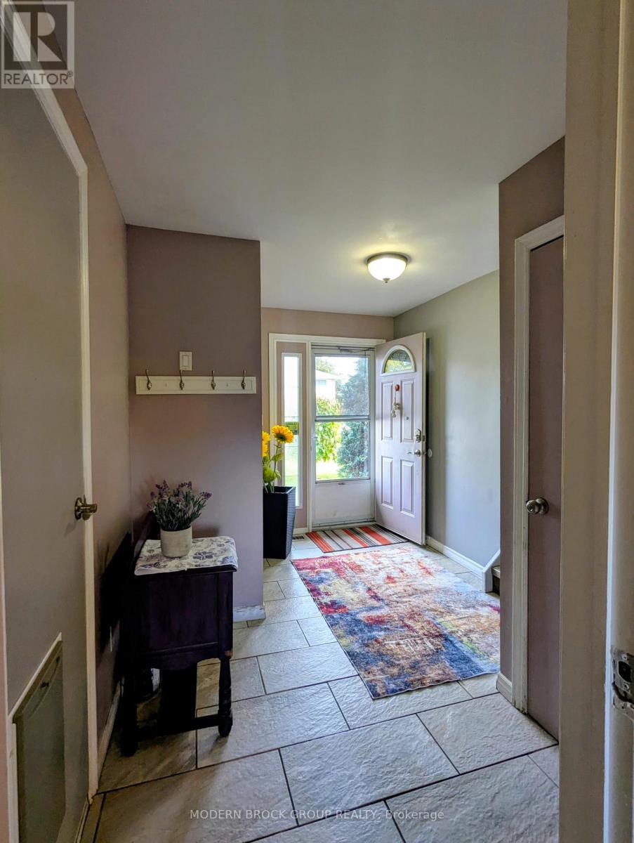 1350 Linden Crescent, Brockville, Ontario  K6V 6B6 - Photo 3 - X12479379