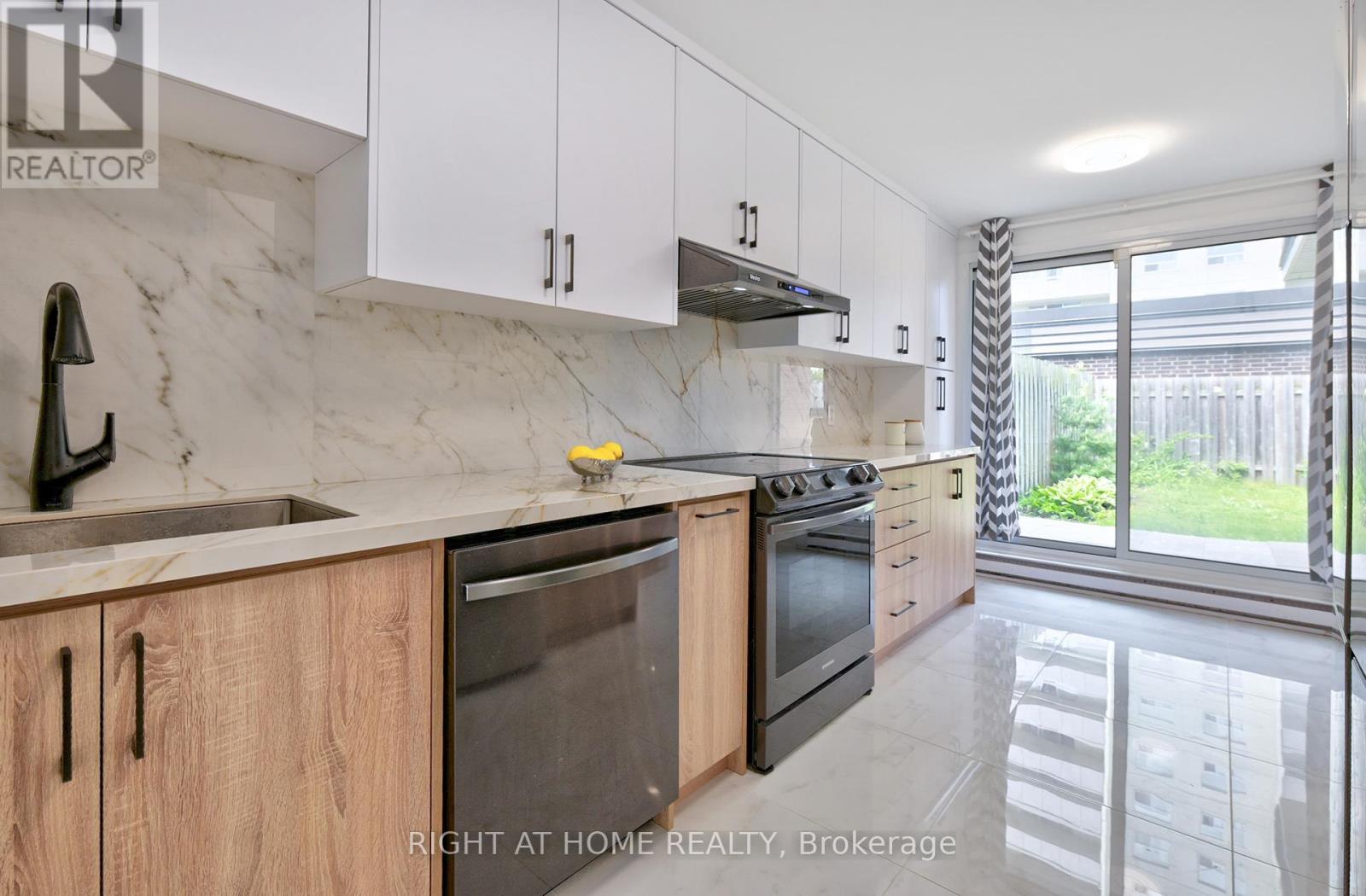 197 - 2170 Bromsgrove Road, Mississauga, Ontario  L5J 4J2 - Photo 12 - W12501836