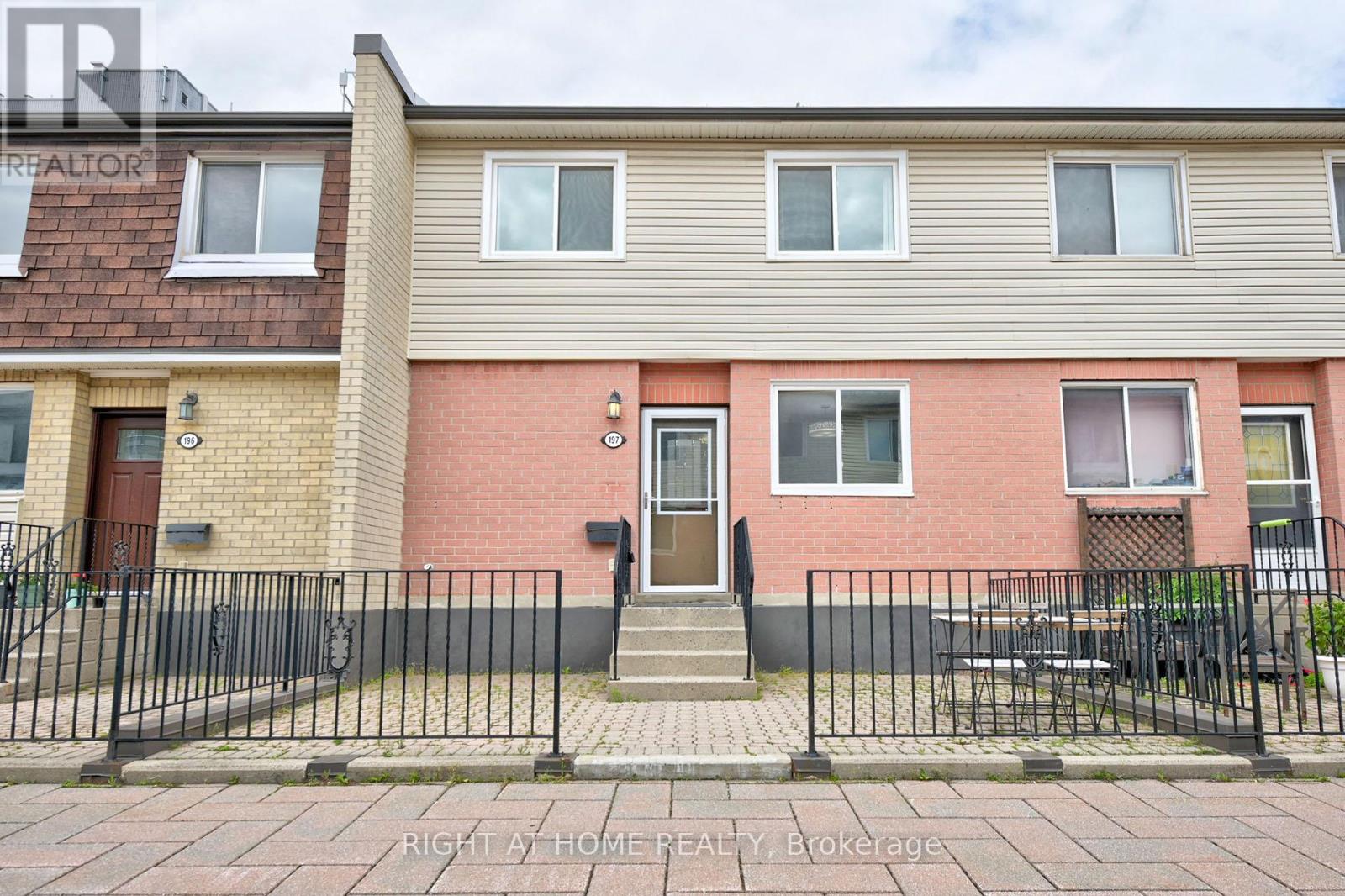 197 - 2170 Bromsgrove Road, Mississauga, Ontario  L5J 4J2 - Photo 2 - W12501836