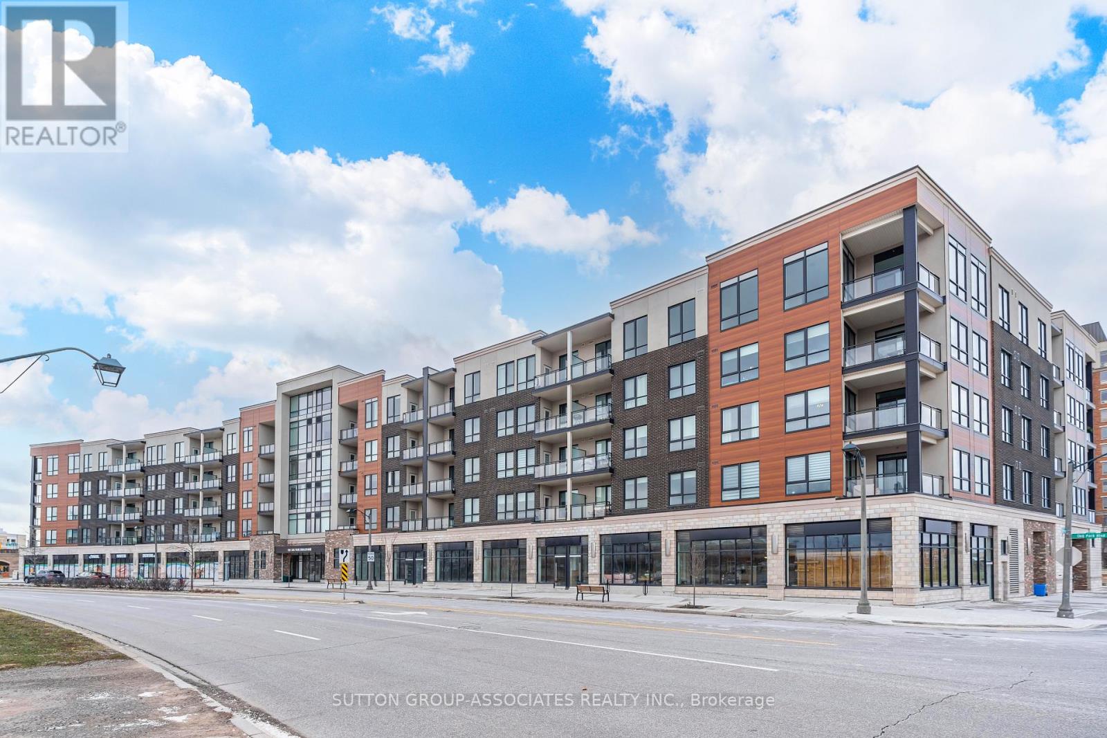 307 - 150 Oak Park Boulevard, Oakville, Ontario  L6H 3P2 - Photo 2 - W12501840