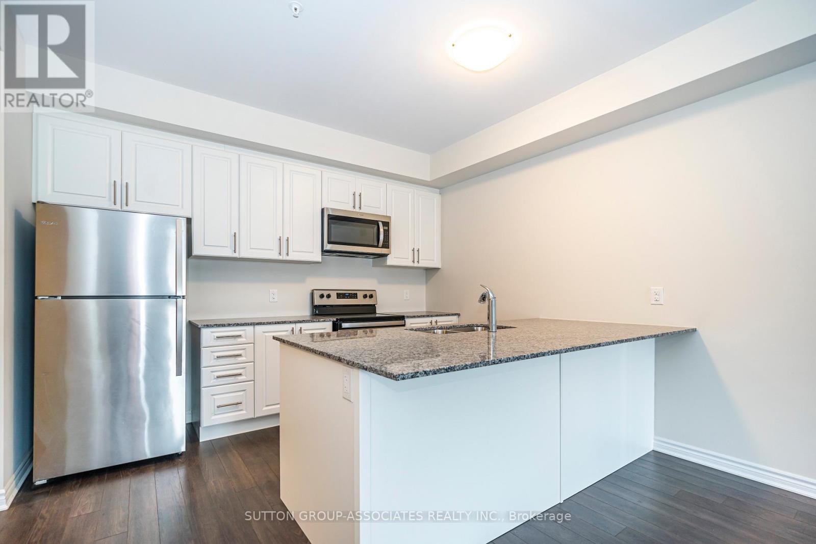 307 - 150 Oak Park Boulevard, Oakville, Ontario  L6H 3P2 - Photo 3 - W12501840