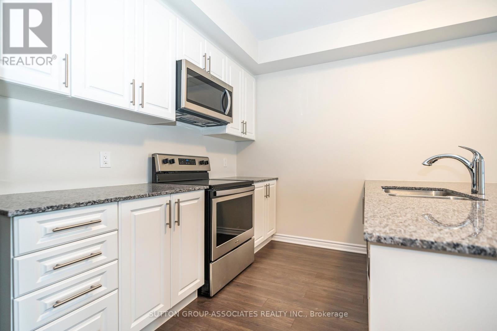 307 - 150 Oak Park Boulevard, Oakville, Ontario  L6H 3P2 - Photo 4 - W12501840