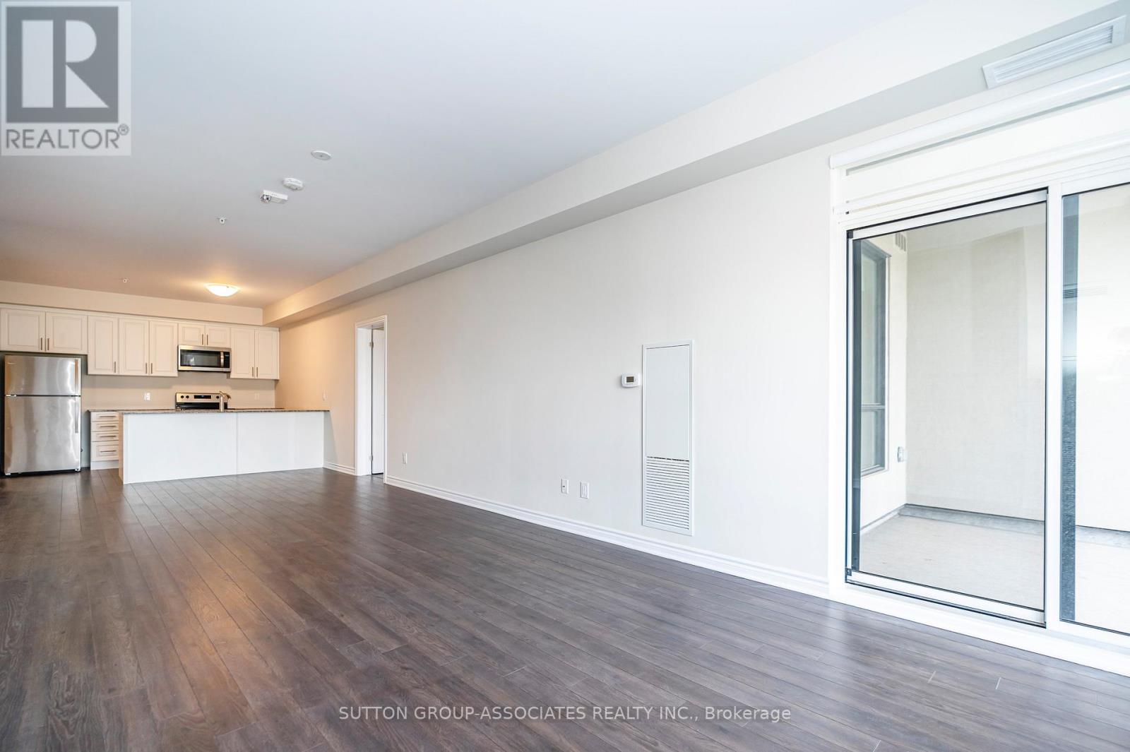 307 - 150 Oak Park Boulevard, Oakville, Ontario  L6H 3P2 - Photo 8 - W12501840