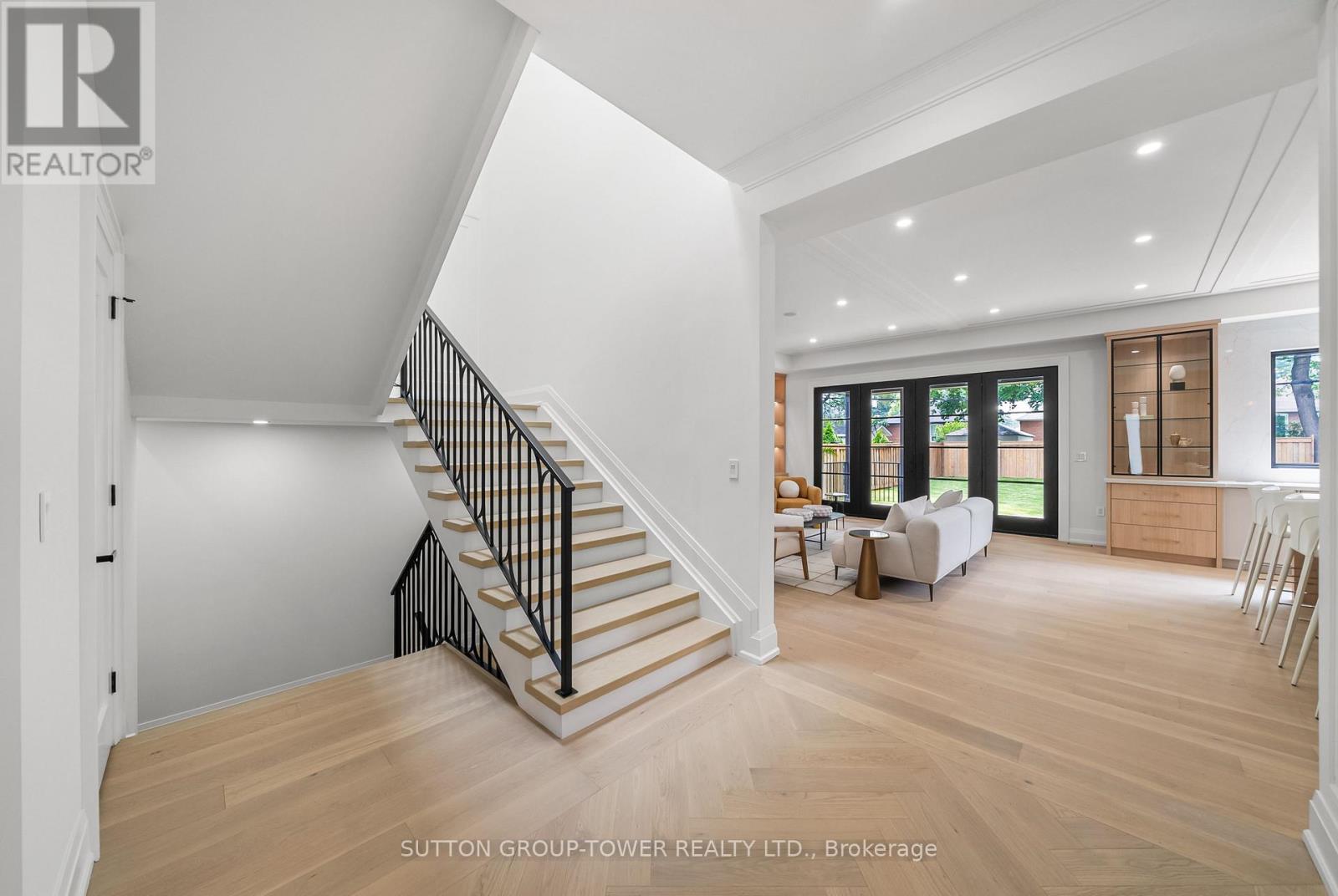 121 Edgecroft Road, Toronto, Ontario  M8Z 2C2 - Photo 8 - W12501846