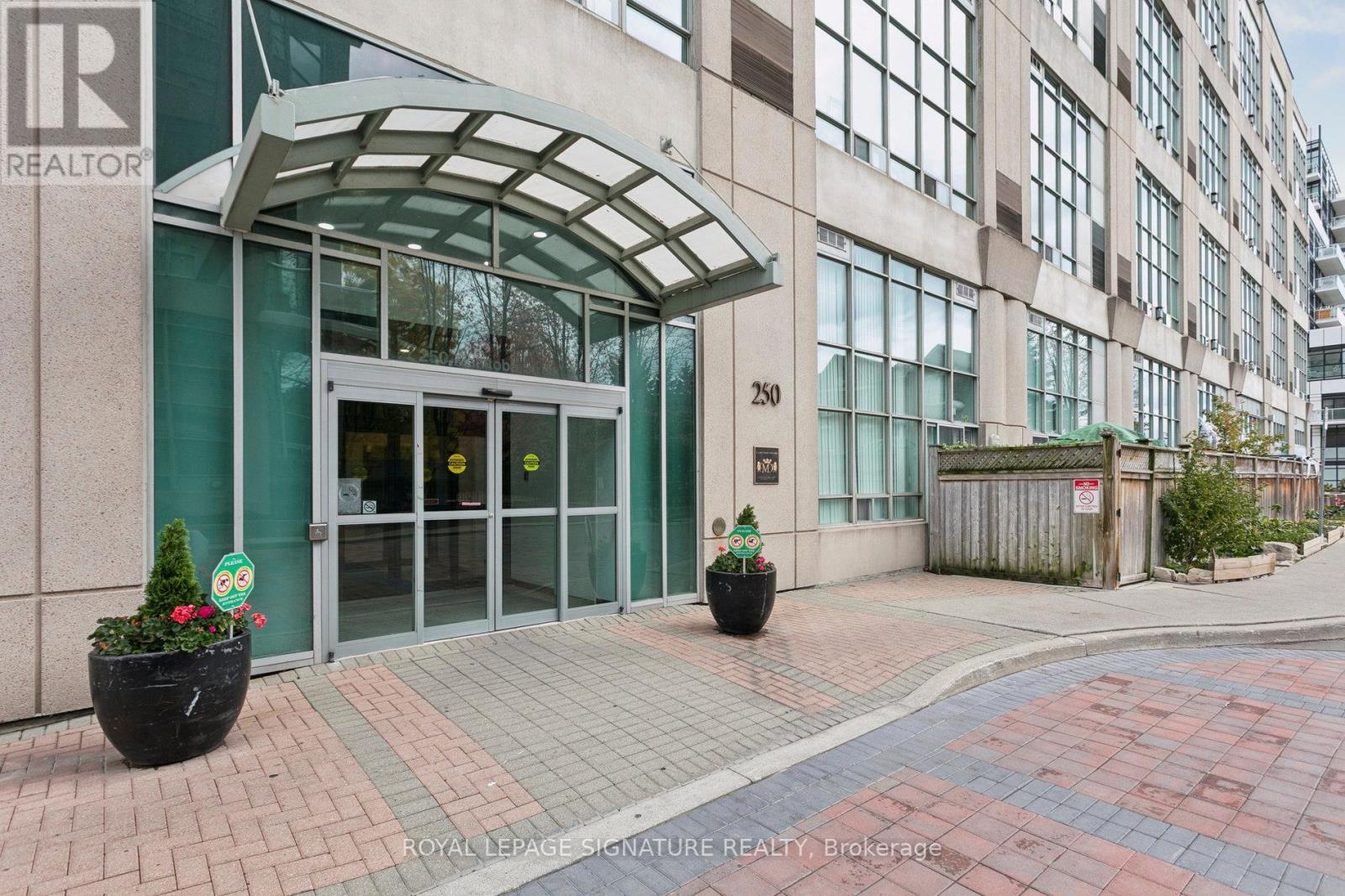111 - 250 Manitoba Street, Toronto, Ontario  M8Y 4G8 - Photo 2 - W12501914