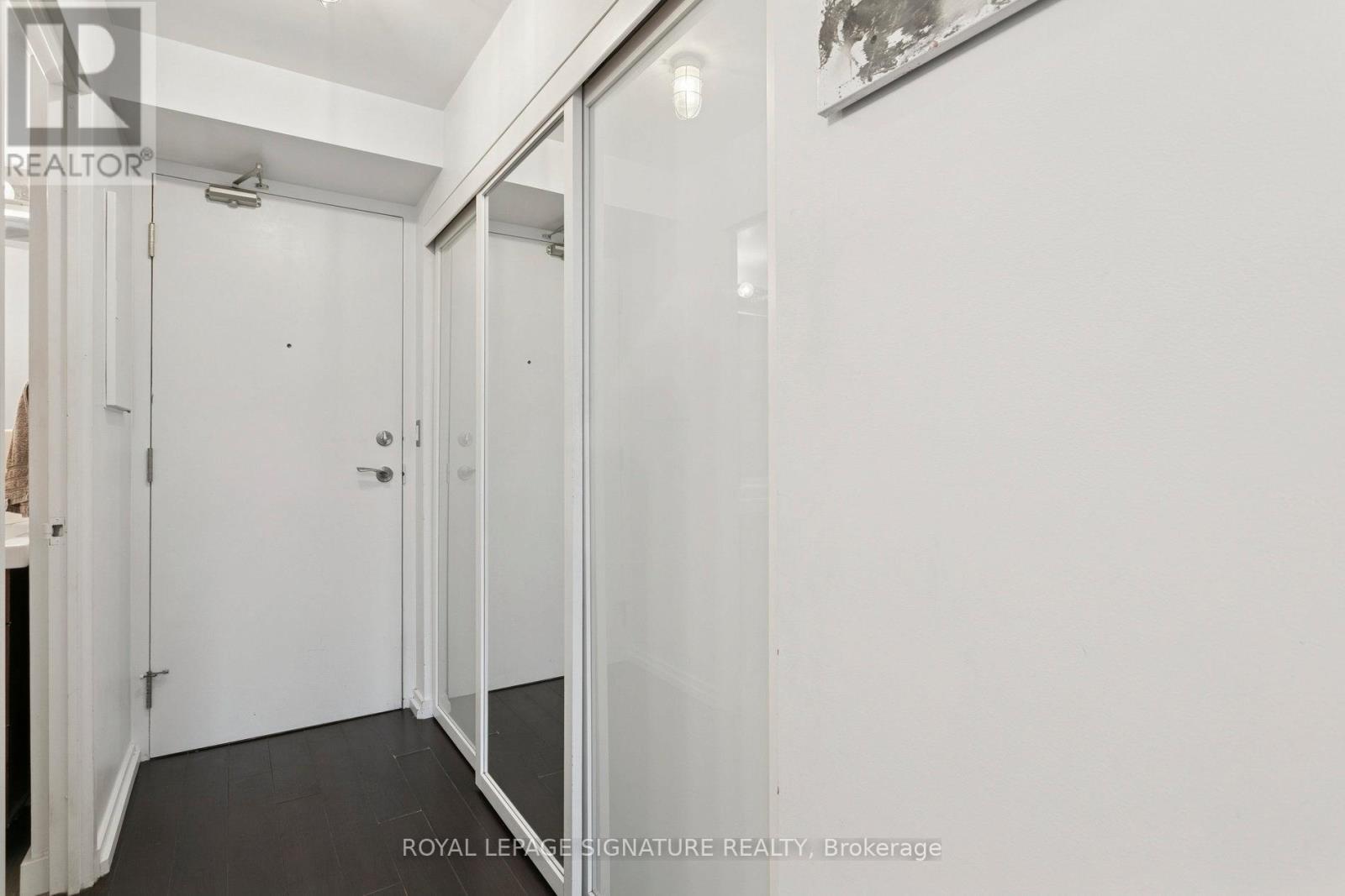 111 - 250 Manitoba Street, Toronto, Ontario  M8Y 4G8 - Photo 5 - W12501914