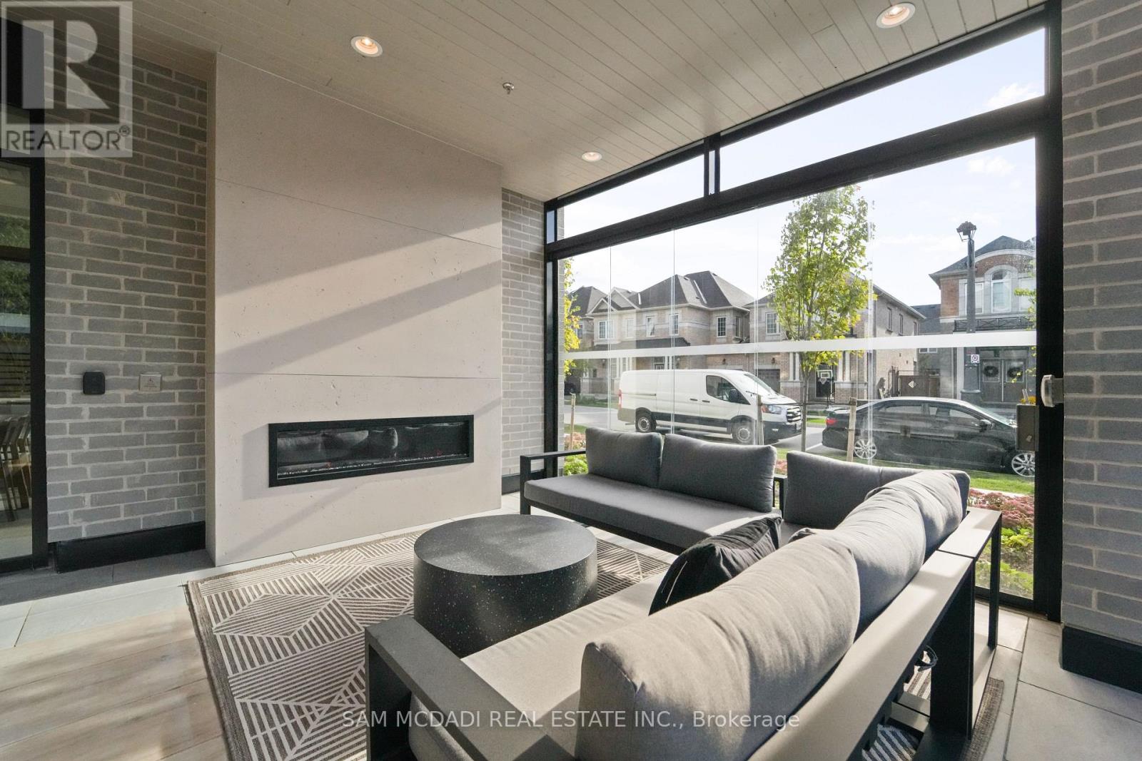 320 - 3250 Carding Mill Trail, Oakville (Go Glenorchy), Ontario  L6M 1L3 - Photo 2 - W12501998