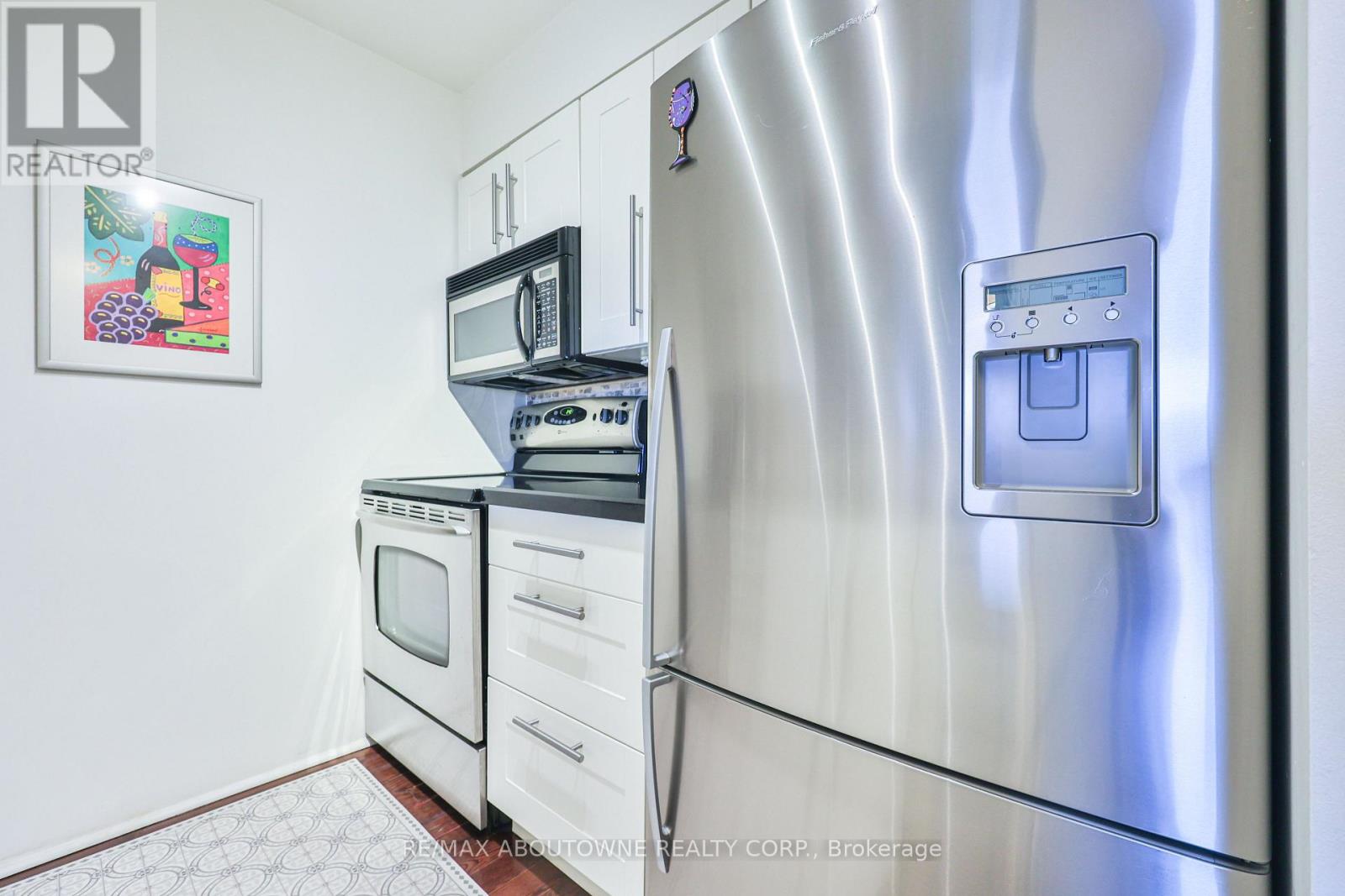 404 - 185 Robinson Street, Oakville, Ontario  L6J 7P6 - Photo 12 - W12502118