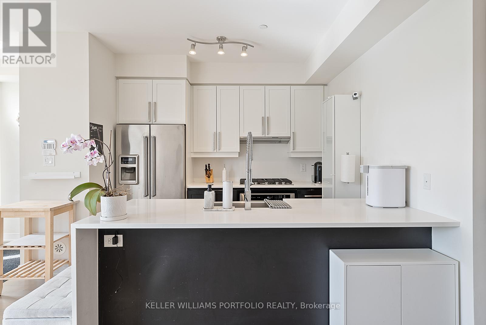 10 - 4030 Parkside Village Drive, Mississauga (Creditview), Ontario  L5B 0K2 - Photo 13 - W12502126