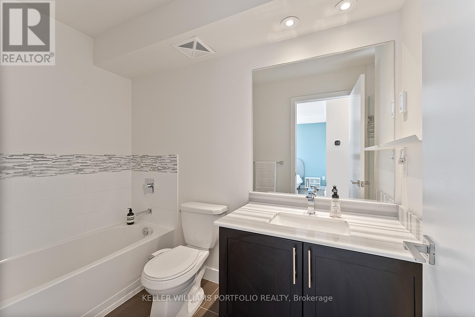 10 - 4030 Parkside Village Drive, Mississauga (Creditview), Ontario  L5B 0K2 - Photo 35 - W12502126