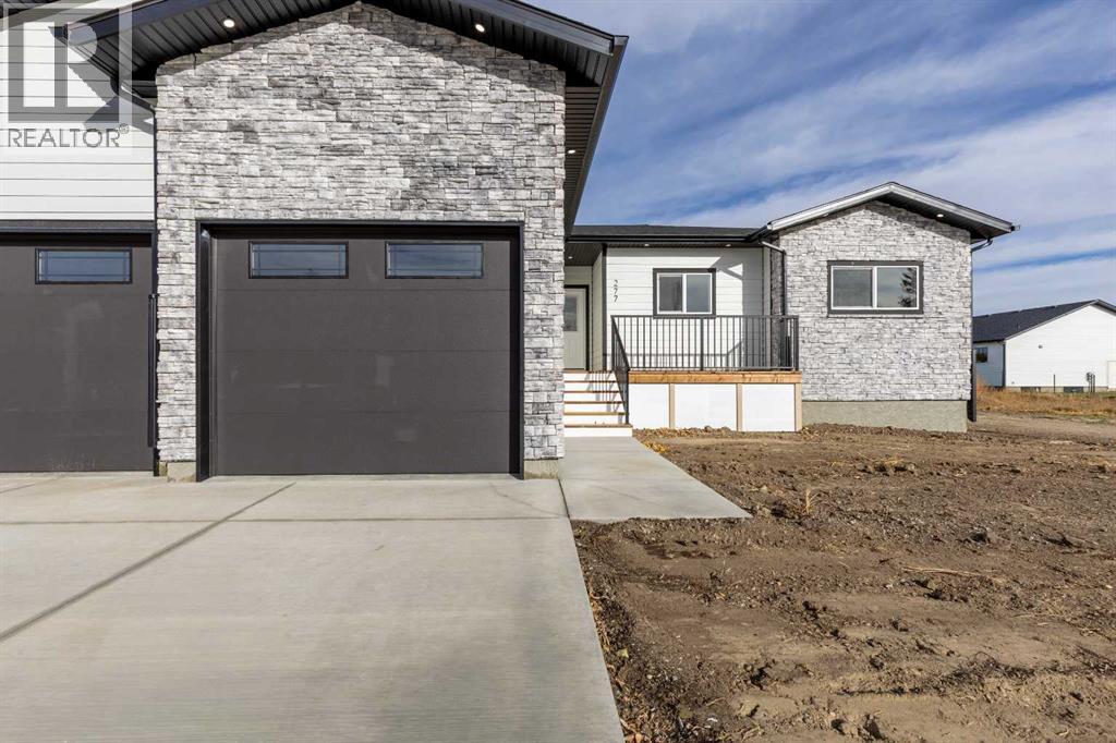 277 E 1 Avenue N, Magrath, Alberta  T0K 1J0 - Photo 2 - A2267463