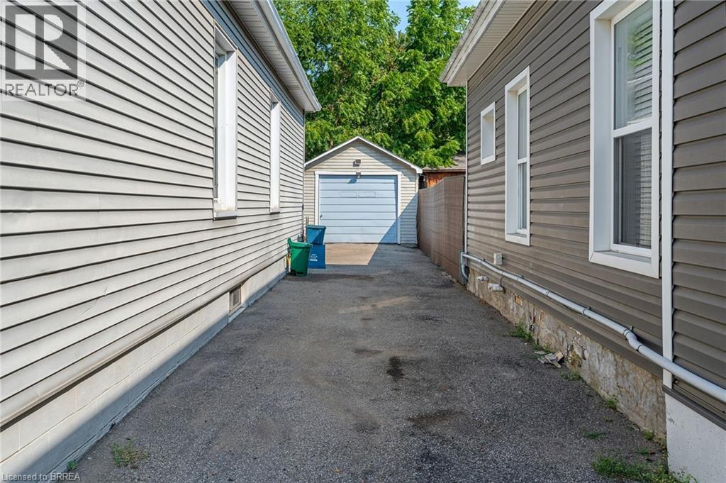 84 Brighton Avenue, Brantford, Ontario  N3S 1W2 - Photo 3 - 40760012