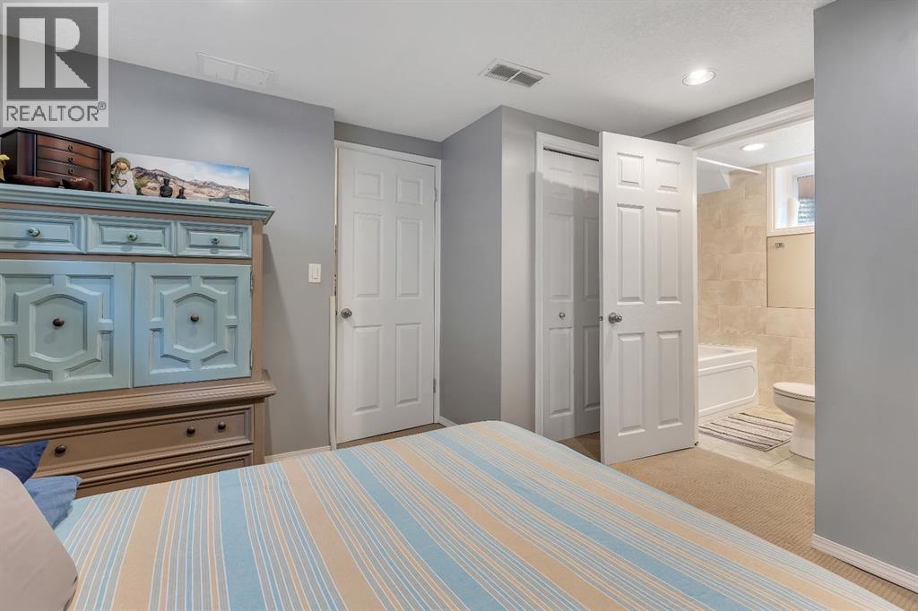 23 Millside Crescent Sw, Calgary, Alberta  t2y 2p4 - Photo 23 - A2267817