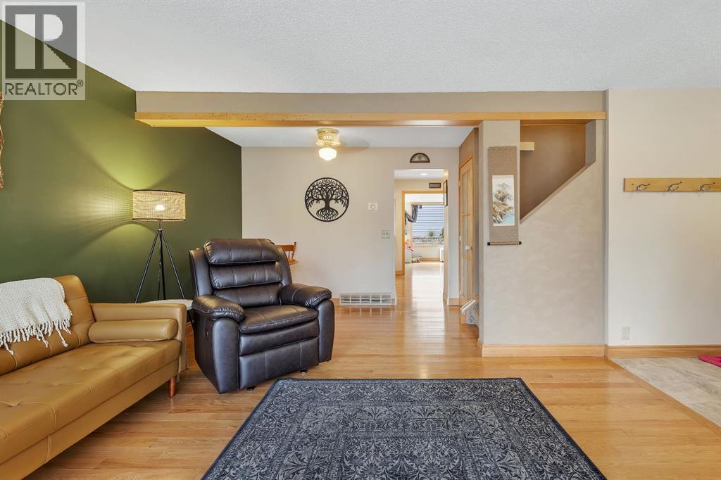 23 Millside Crescent Sw, Calgary, Alberta  t2y 2p4 - Photo 6 - A2267817