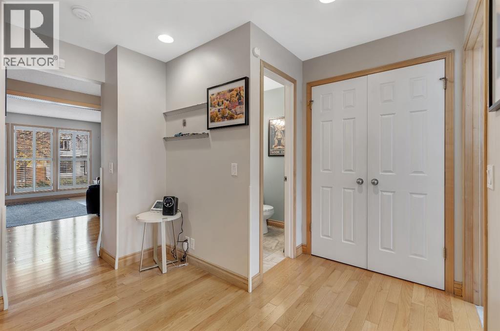 23 Millside Crescent Sw, Calgary, Alberta  t2y 2p4 - Photo 7 - A2267817