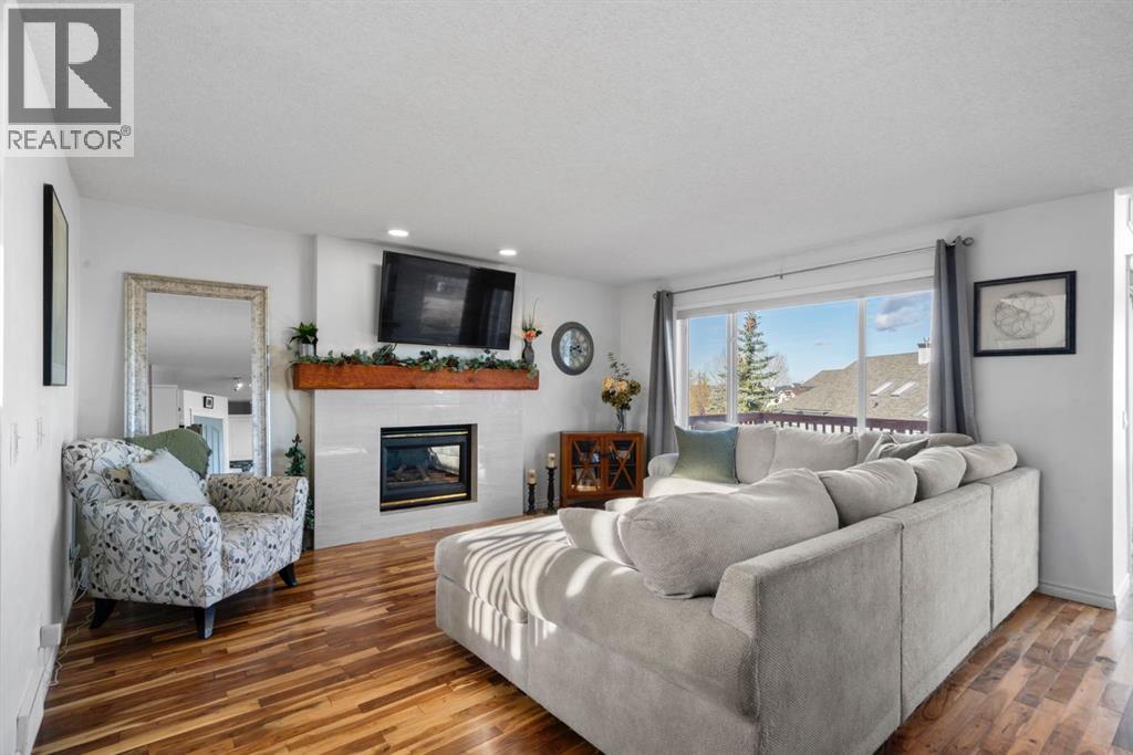 28 Hidden Park Nw, Calgary, Alberta  T3A 5K4 - Photo 4 - A2268209