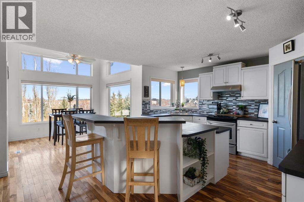 28 Hidden Park Nw, Calgary, Alberta  T3A 5K4 - Photo 9 - A2268209