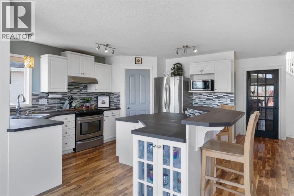 28 Hidden Park Nw, Calgary, Alberta  T3A 5K4 - Photo 10 - A2268209