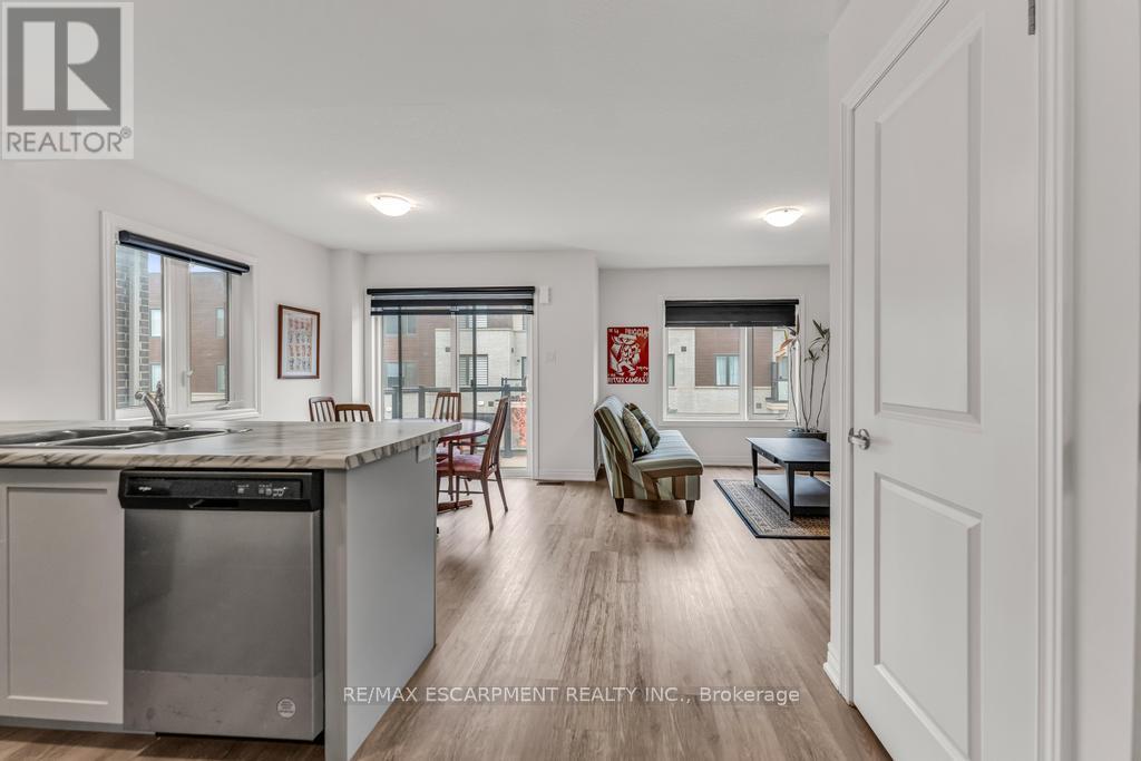 68 Dryden Lane, Hamilton, Ontario  L8H 0B6 - Photo 5 - X12501868