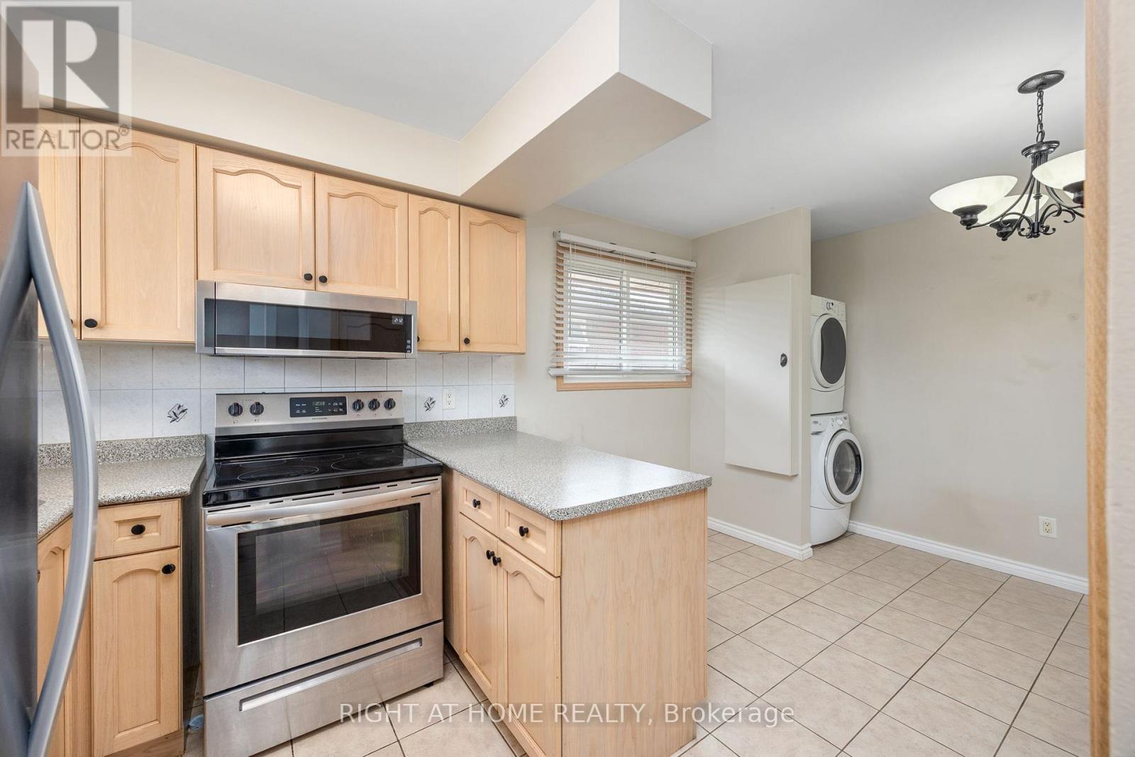 60 Champlain Avenue, Hamilton, Ontario  L8G 2H7 - Photo 12 - X12501916