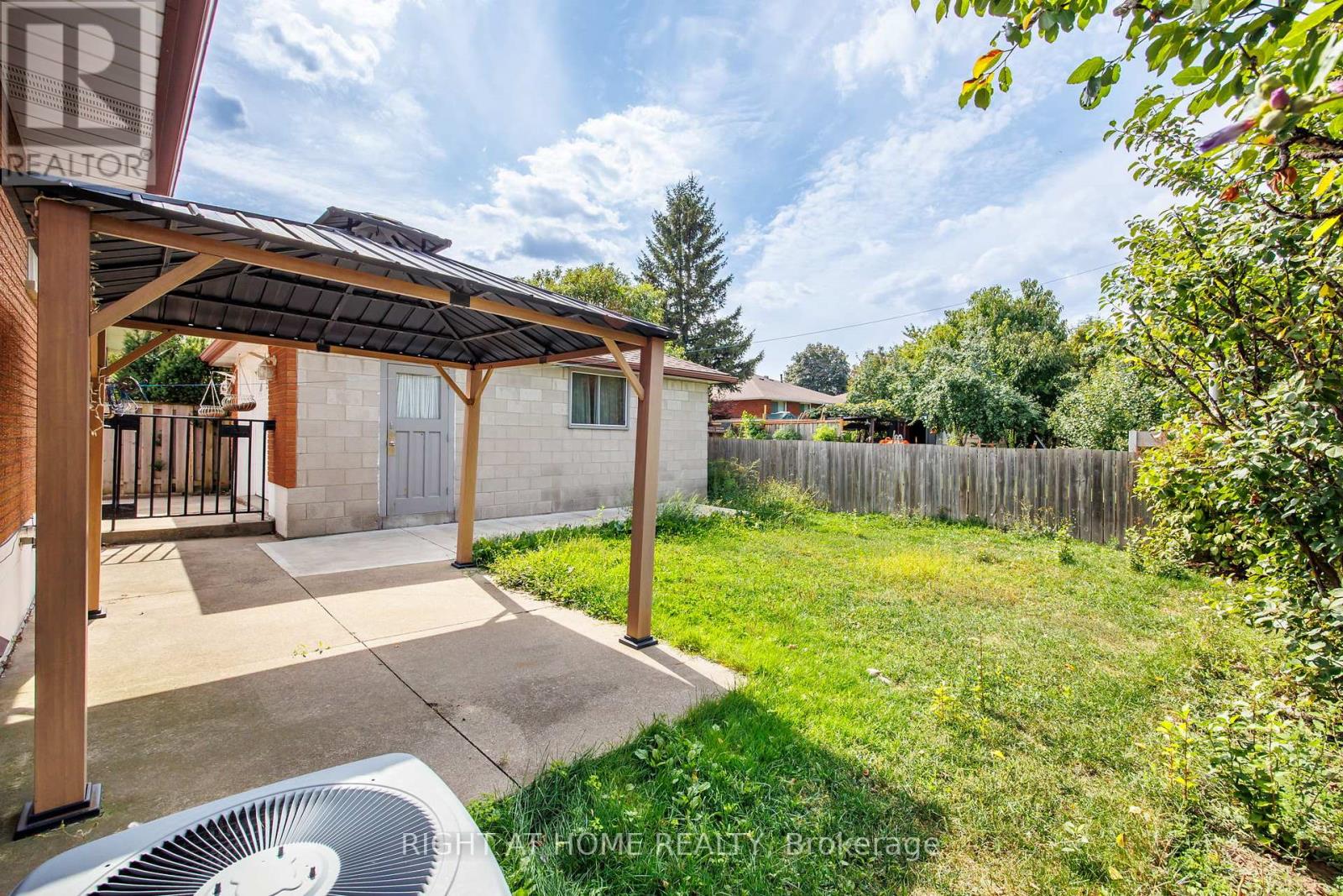 60 Champlain Avenue, Hamilton, Ontario  L8G 2H7 - Photo 6 - X12501916