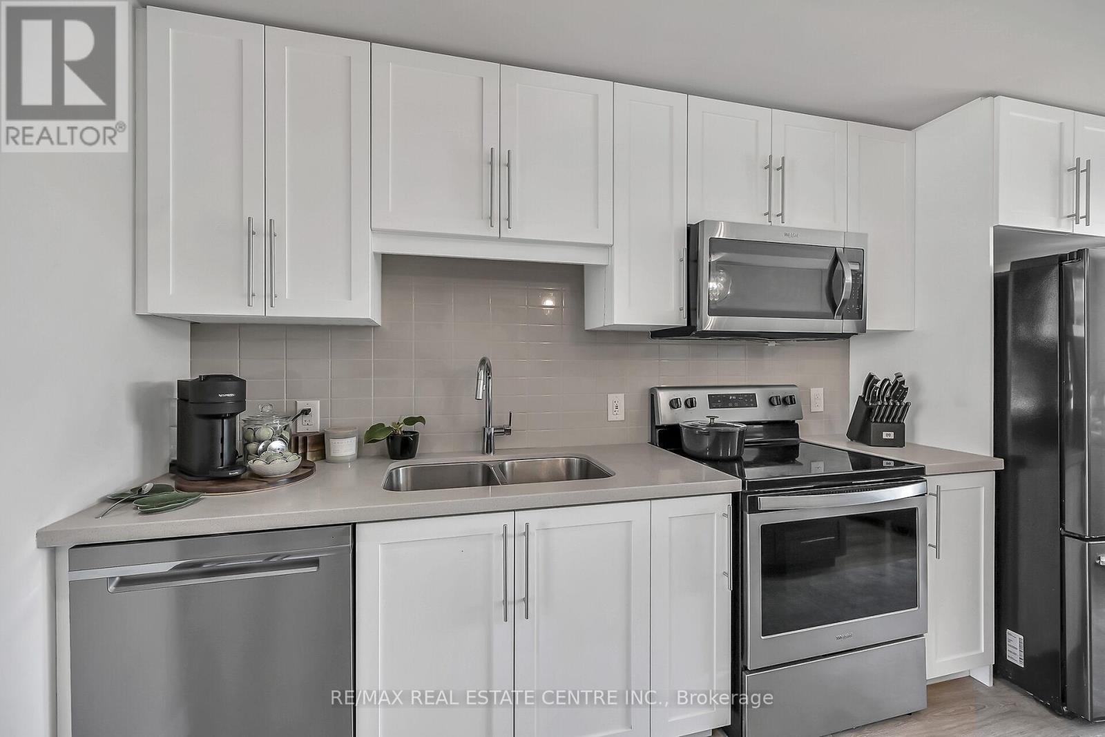 61 Esplanade Lane, Grimsby, Ontario  L3M 0H2 - Photo 13 - X12502090