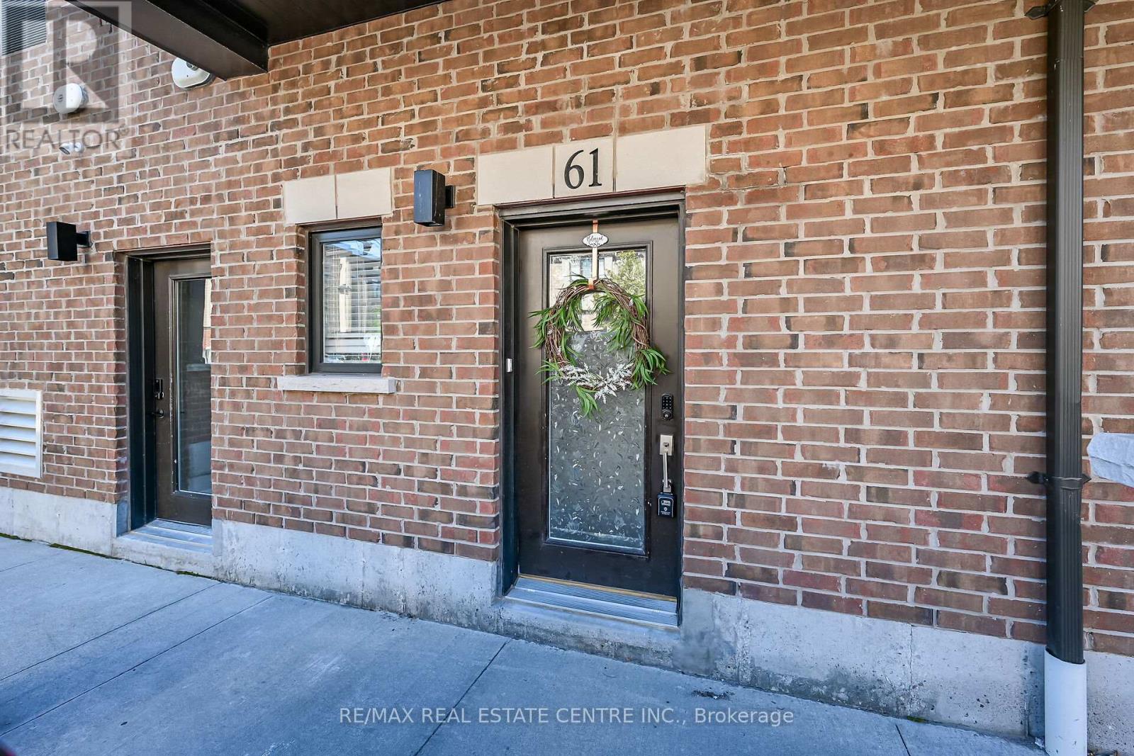 61 Esplanade Lane, Grimsby, Ontario  L3M 0H2 - Photo 2 - X12502090