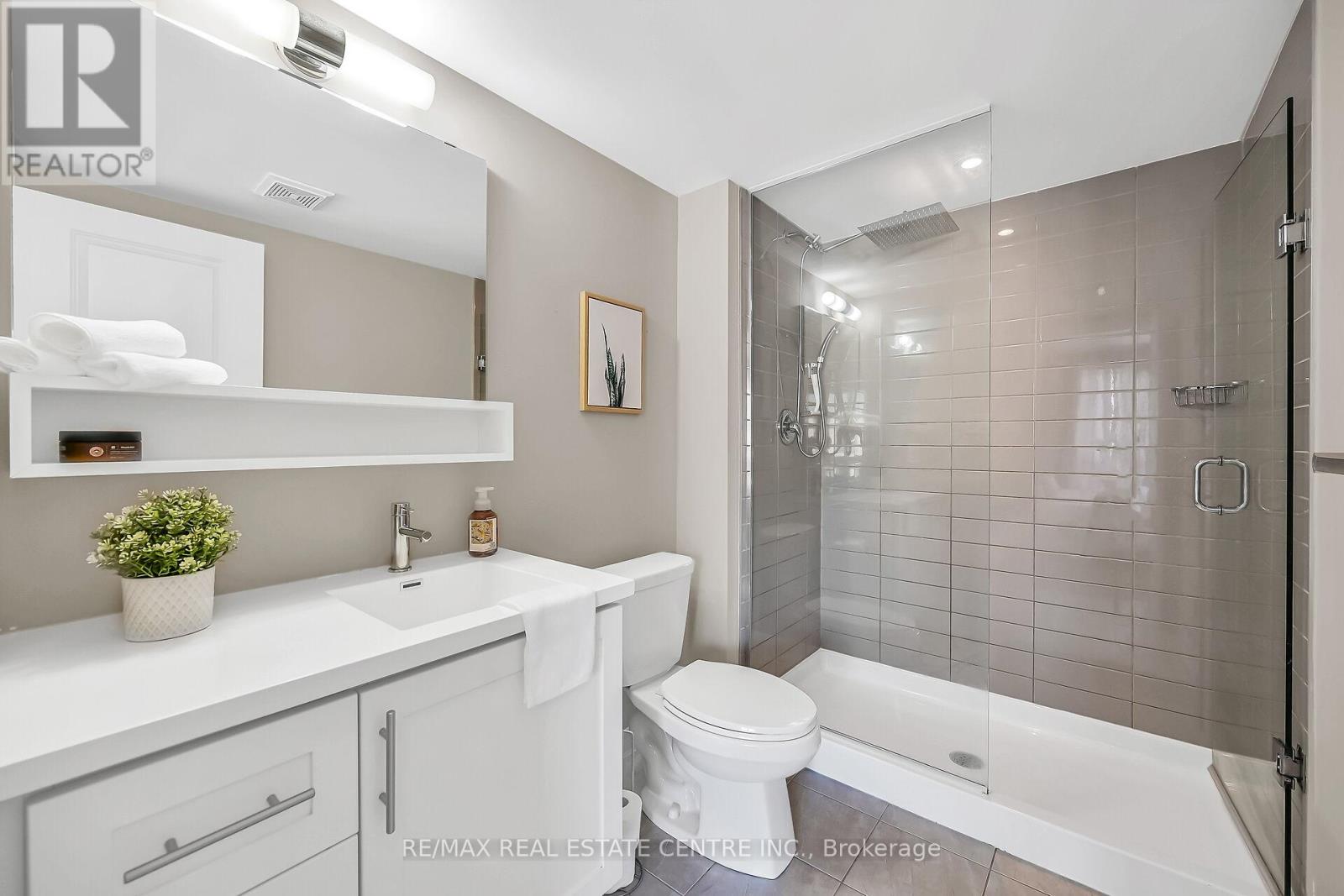 61 Esplanade Lane, Grimsby, Ontario  L3M 0H2 - Photo 24 - X12502090