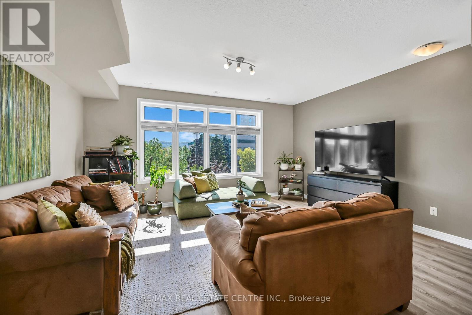 61 Esplanade Lane, Grimsby, Ontario  L3M 0H2 - Photo 8 - X12502090