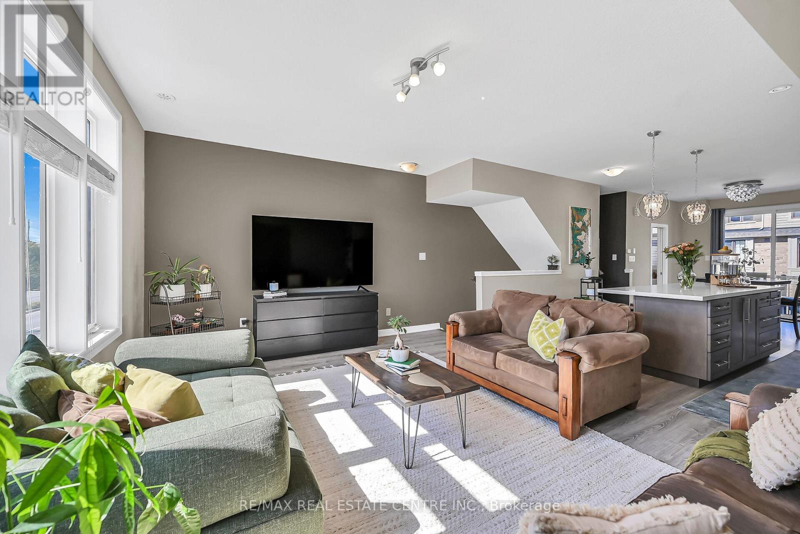 61 Esplanade Lane, Grimsby, Ontario  L3M 0H2 - Photo 9 - X12502090